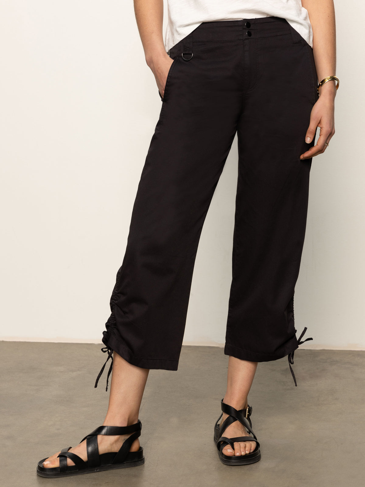 utility-capri-pant-black